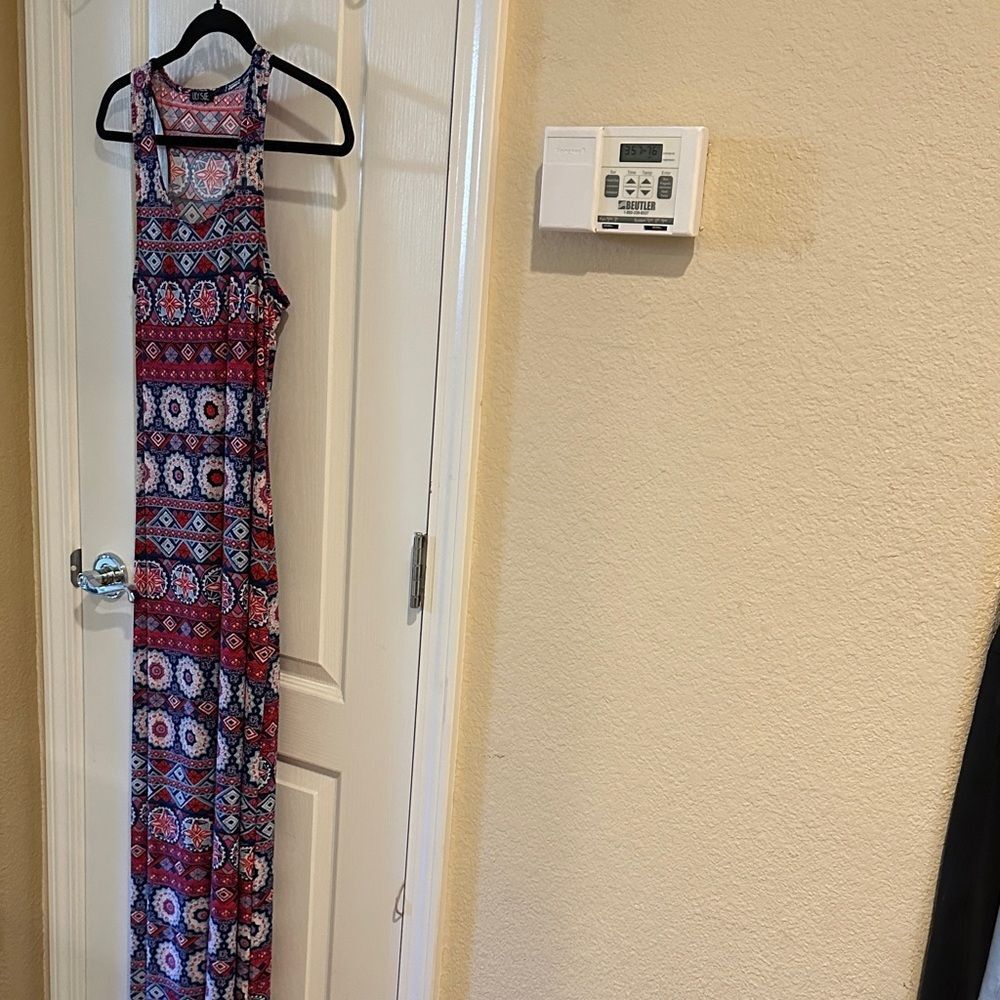 Women's Sleeveless Maxi Dress - Multicolor